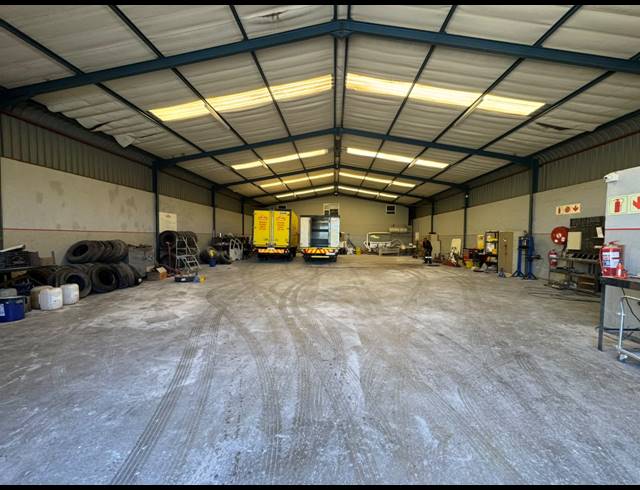 1,625M² WAREHOUSE FOR SALE IN RAND LEASE
